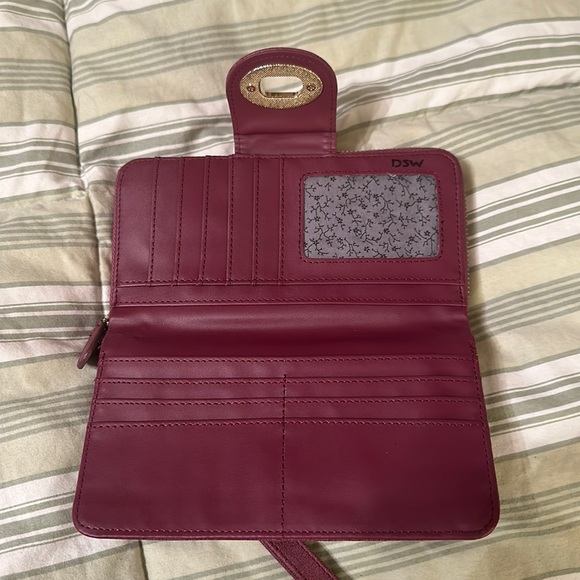 kelly&katie burgundy and gold clutch wristlet - Picture 3 of 4